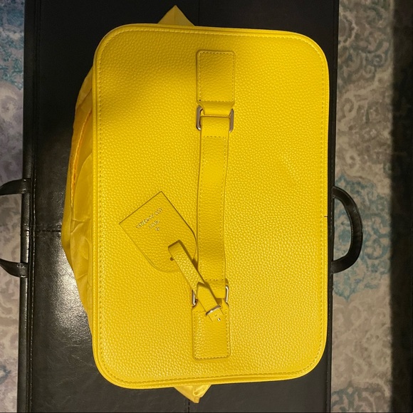 💛Truly Yellow Vegan Leather Trunk - Picture 5 of 14